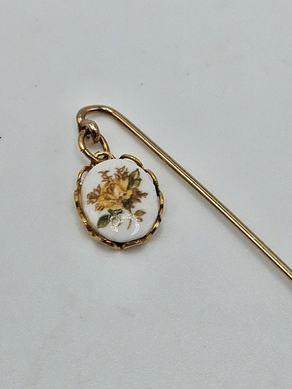 VINTAGE Gold Tone Yellow Rose Flower Dangle Charm Brooch Stick Pin